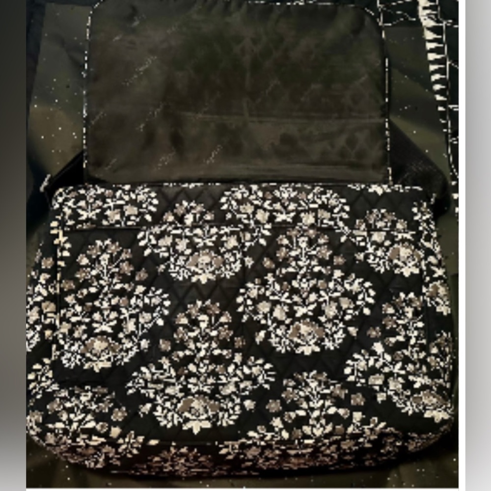 Vera Bradley Messenger Bag many pockets laptop compartment